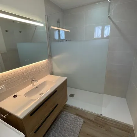Neue Terrassenwohnung Mit Pool 拉克鲁斯