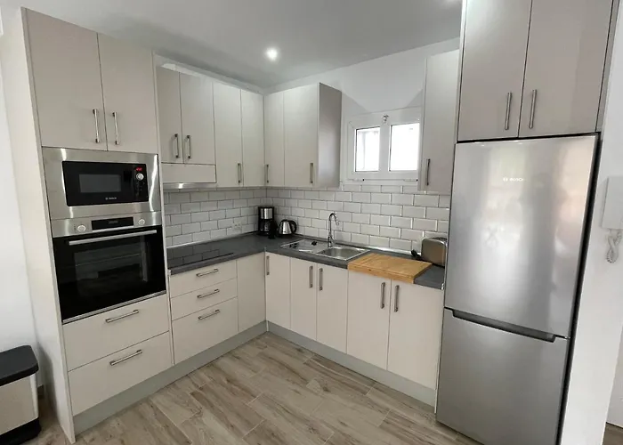 Neue Terrassenwohnung Mit Pool 아파트