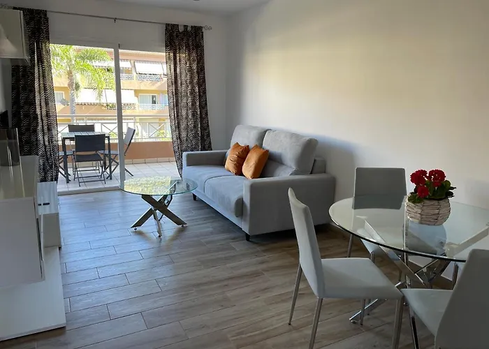 Neue Terrassenwohnung Mit Pool