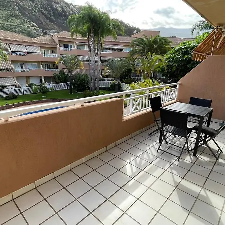 Neue Terrassenwohnung Mit Pool Apartman
